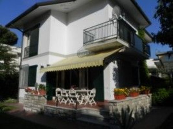 casa indipendente in vendita a Pietrasanta in zona Vignone