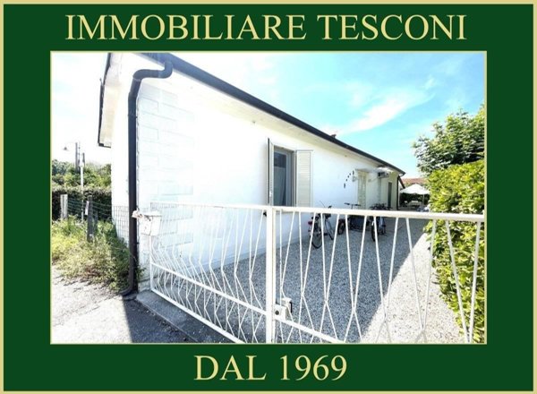 casa indipendente in vendita a Pietrasanta in zona Tonfano