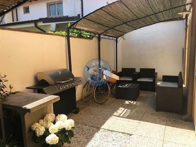 casa indipendente in vendita a Pietrasanta in zona Fiumetto