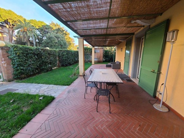 appartamento in vendita a Pietrasanta in zona Tonfano