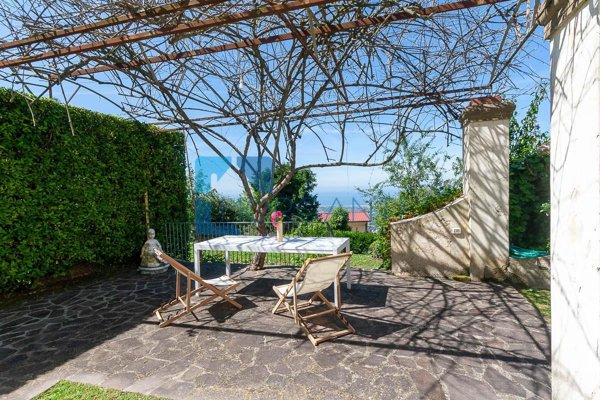 casa indipendente in vendita a Pietrasanta in zona Capriglia