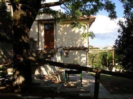 casa indipendente in vendita a Pietrasanta in zona Strettoia