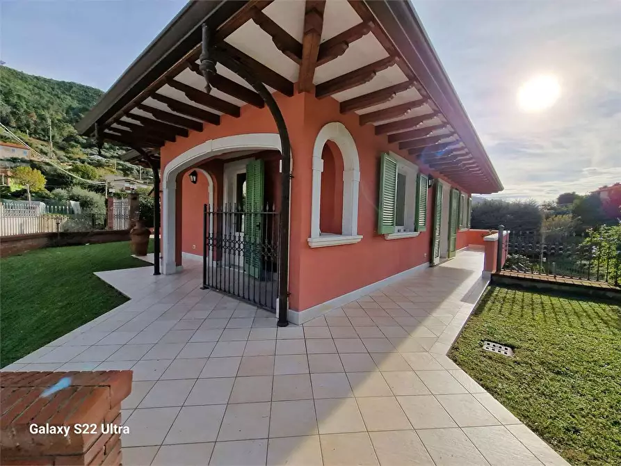 casa indipendente in vendita a Pietrasanta in zona Strettoia