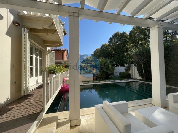 casa indipendente in vendita a Pietrasanta