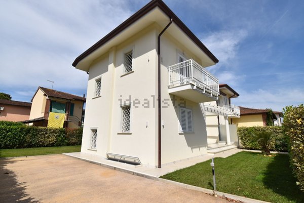 casa indipendente in vendita a Pietrasanta in zona Focette