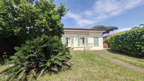 casa indipendente in vendita a Pietrasanta in zona Marina di Pietrasanta