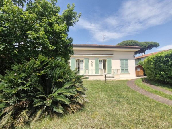 casa indipendente in vendita a Pietrasanta in zona Marina di Pietrasanta