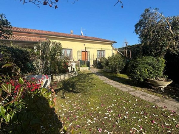 casa indipendente in vendita a Pietrasanta