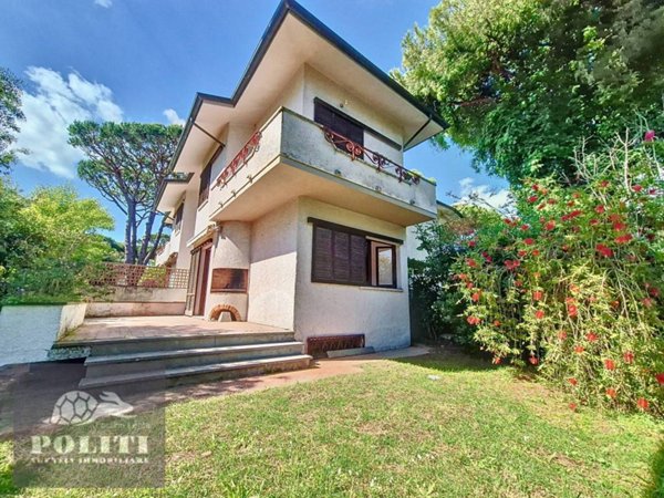 casa indipendente in vendita a Pietrasanta in zona Marina di Pietrasanta