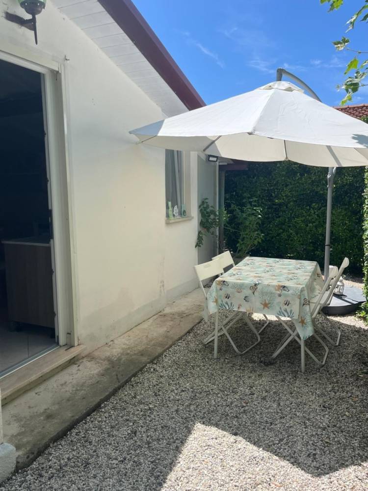 casa indipendente in vendita a Pietrasanta in zona Tonfano