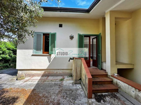 casa indipendente in vendita a Pietrasanta in zona Strettoia
