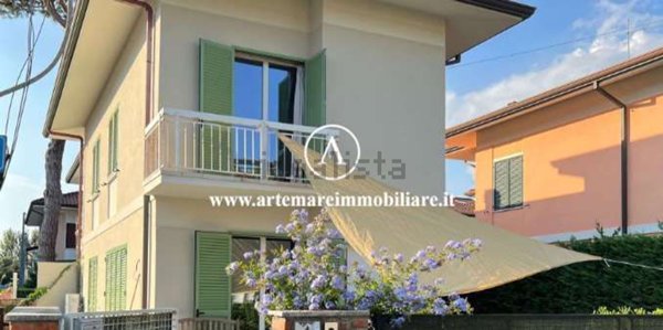 casa indipendente in vendita a Pietrasanta in zona Tonfano