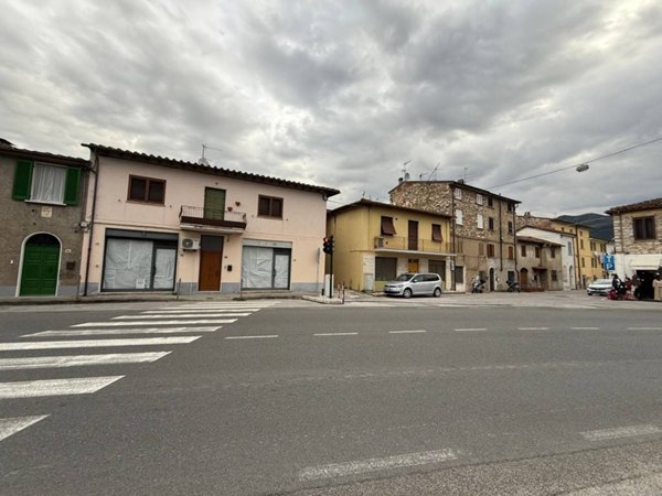 negozio in vendita a Pietrasanta