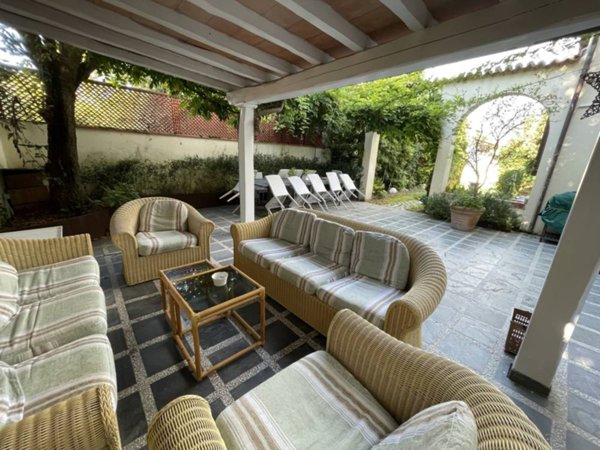 casa indipendente in vendita a Pietrasanta in zona Vignone