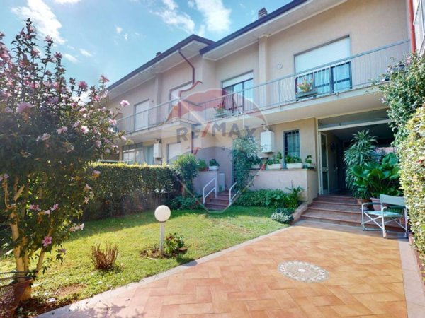 casa indipendente in vendita a Pietrasanta