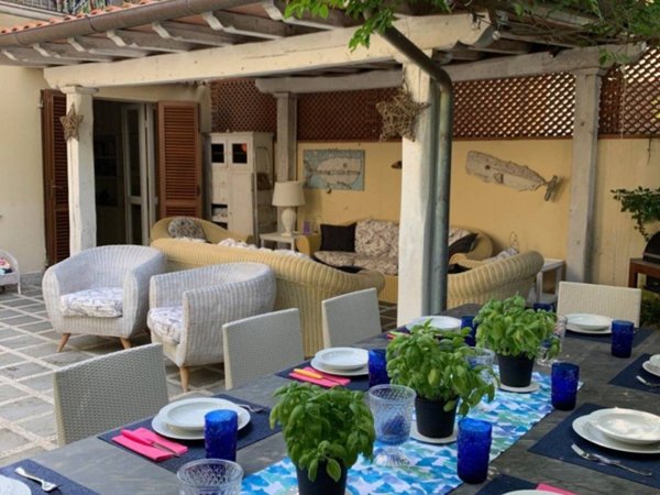 casa indipendente in vendita a Pietrasanta in zona Fiumetto