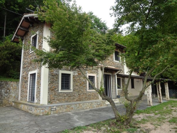 casa indipendente in vendita a Pietrasanta in zona Solaio