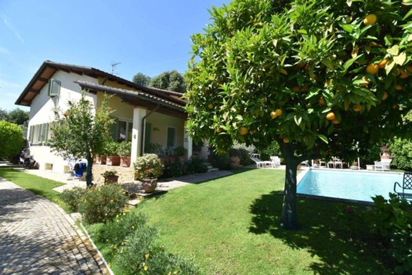 casa indipendente in vendita a Pietrasanta