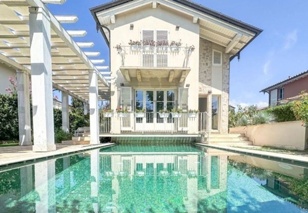 casa indipendente in vendita a Pietrasanta in zona Marina di Pietrasanta