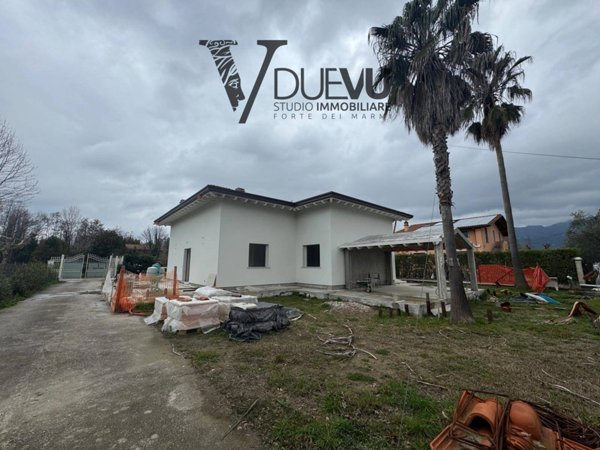 casa indipendente in vendita a Pietrasanta in zona Marina di Pietrasanta
