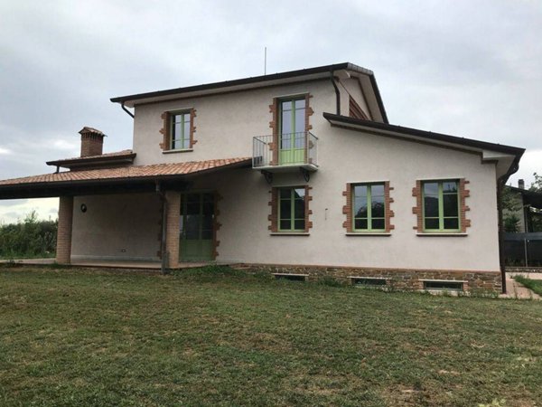 casa indipendente in vendita a Pietrasanta in zona Strettoia