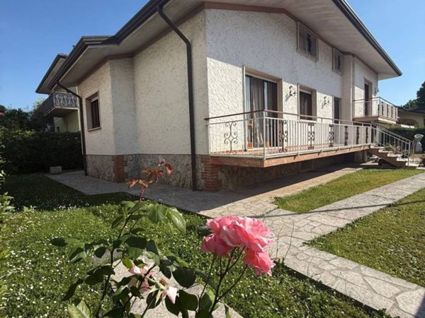 casa indipendente in vendita a Pietrasanta