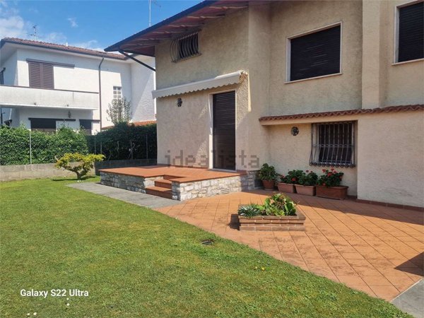 casa indipendente in vendita a Pietrasanta in zona Tonfano