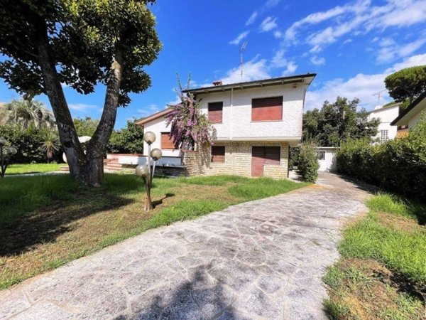 casa indipendente in vendita a Pietrasanta in zona Marina di Pietrasanta