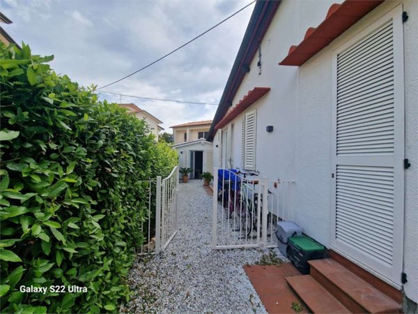 appartamento in vendita a Pietrasanta in zona Tonfano