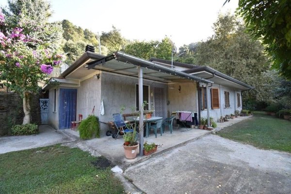 casa indipendente in vendita a Pietrasanta in zona Strettoia