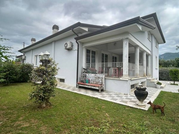 casa indipendente in vendita a Pietrasanta in zona Marina di Pietrasanta