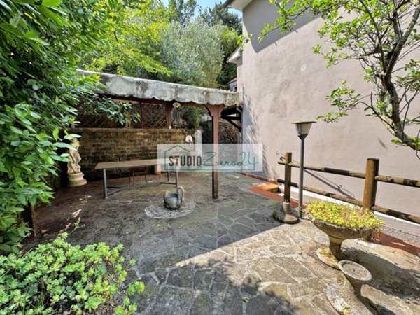 casa indipendente in vendita a Pietrasanta in zona Capriglia