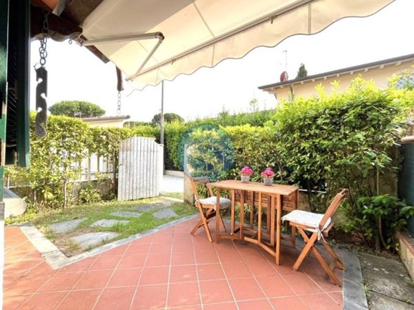 casa indipendente in vendita a Pietrasanta in zona Marina di Pietrasanta