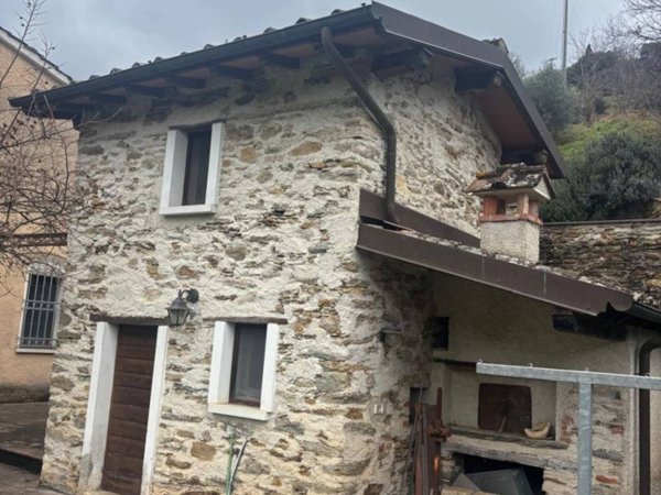 casa indipendente in vendita a Pietrasanta in zona Strettoia