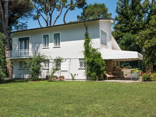 casa indipendente in vendita a Pietrasanta in zona Marina di Pietrasanta