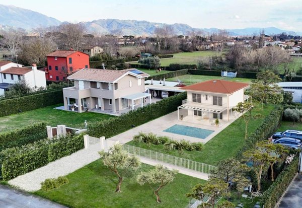 casa indipendente in vendita a Pietrasanta in zona Marina di Pietrasanta