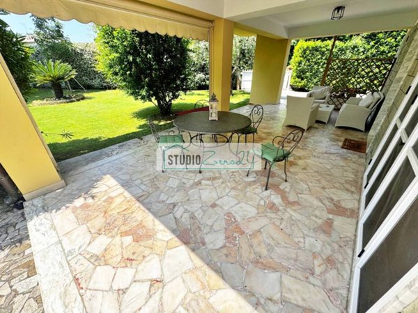 casa indipendente in vendita a Pietrasanta in zona Marina di Pietrasanta