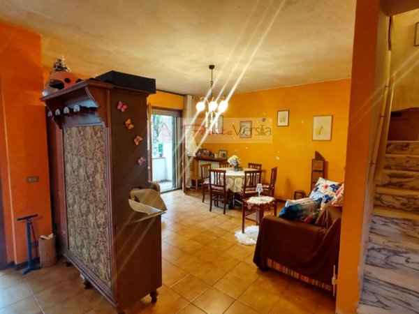 casa indipendente in vendita a Pietrasanta in zona Tonfano