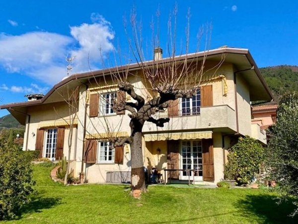 casa indipendente in vendita a Pietrasanta in zona Strettoia