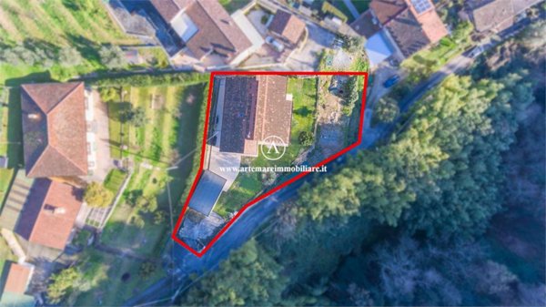 casa indipendente in vendita a Pietrasanta in zona Strettoia