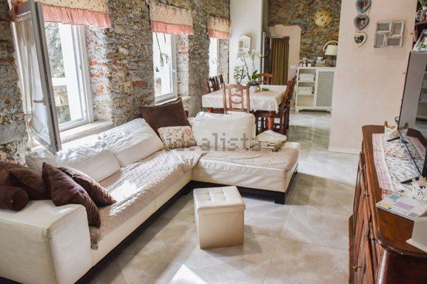 casa indipendente in vendita a Pietrasanta in zona Valdicastello