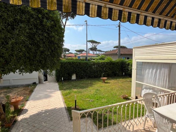 appartamento in vendita a Pietrasanta in zona Marina di Pietrasanta