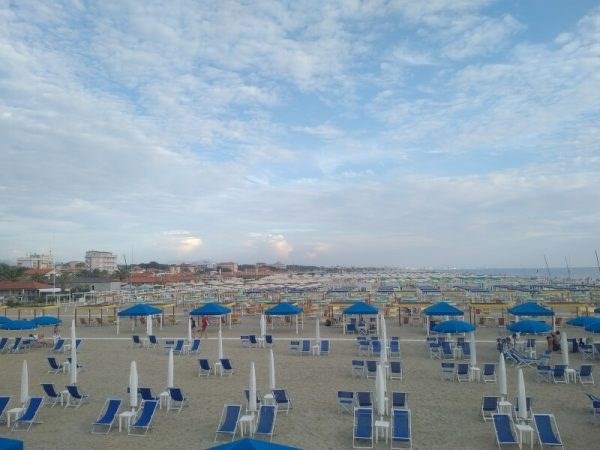 negozio in vendita a Pietrasanta in zona Marina di Pietrasanta