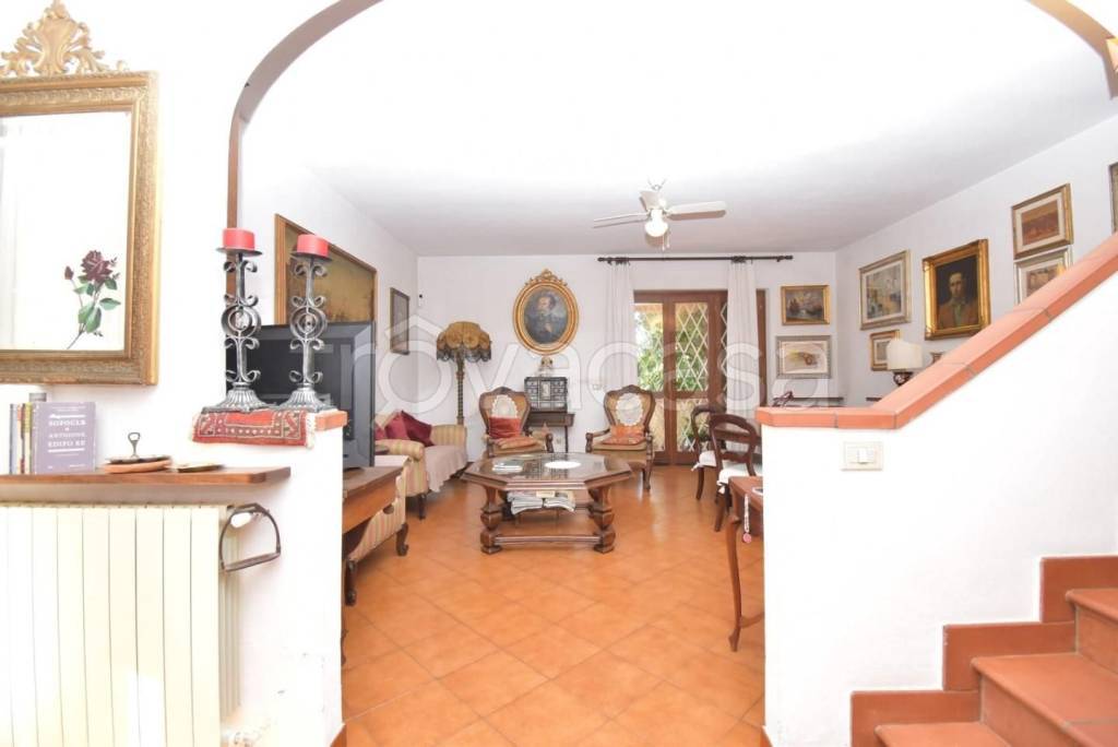 casa indipendente in vendita a Pietrasanta in zona Strettoia
