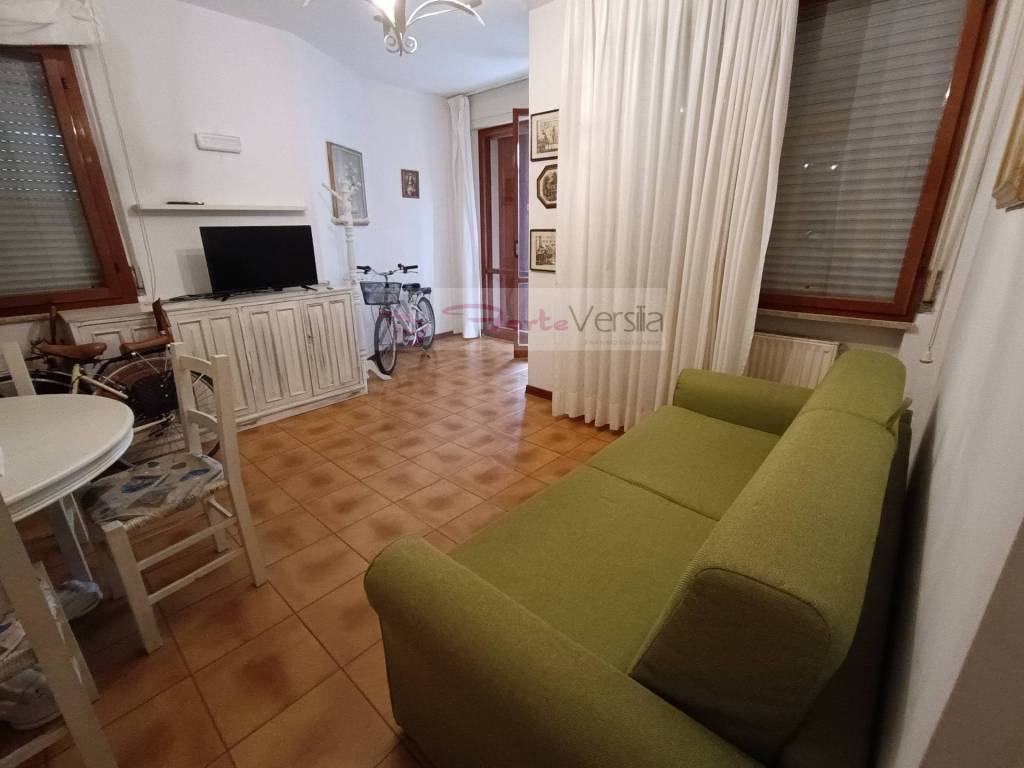 casa indipendente in vendita a Pietrasanta in zona Tonfano