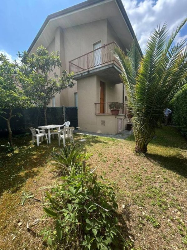 casa indipendente in vendita a Pietrasanta