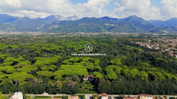 casa indipendente in vendita a Pietrasanta in zona Capezzano Monte