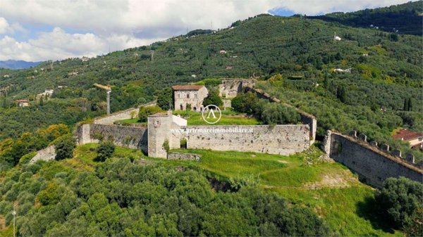 casa indipendente in vendita a Pietrasanta in zona Capezzano Monte