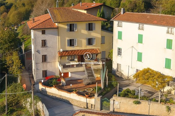 casa indipendente in vendita a Pietrasanta in zona Capezzano Monte
