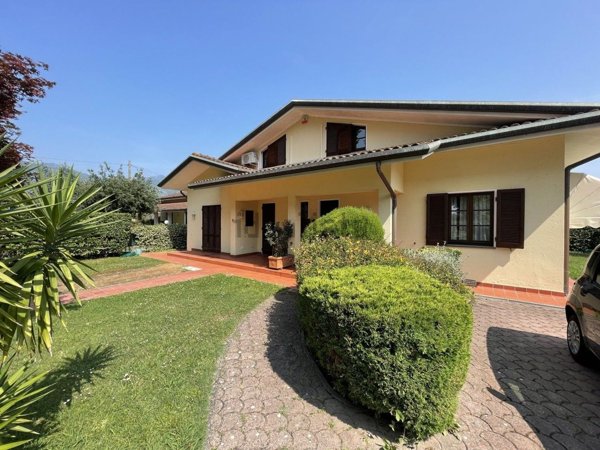 casa indipendente in vendita a Pietrasanta